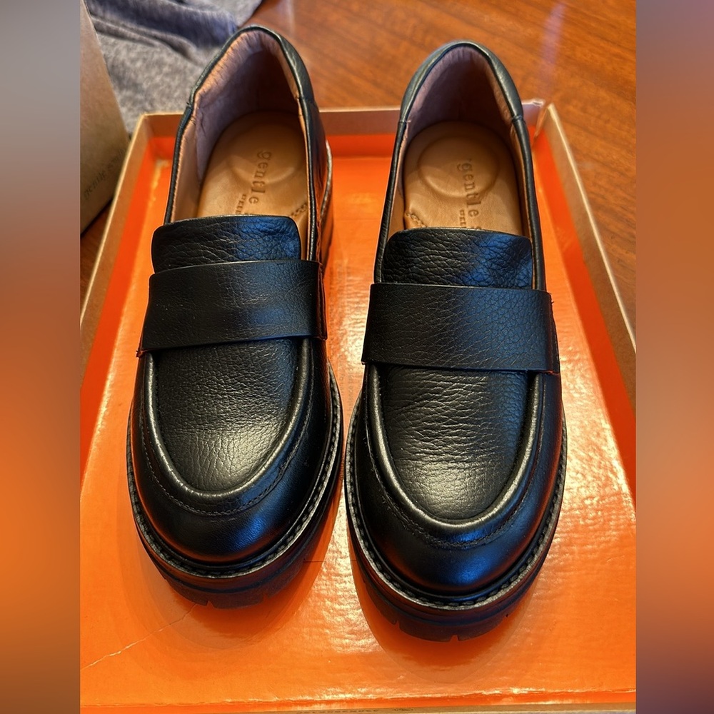 Size 8 gentle souls by Kenneth Cole black leather loafers.